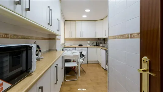 Rooms in Madrid Centro - photo 5