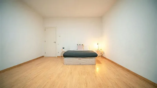 Rooms in Barcelona Ciutat Vella - photo 3