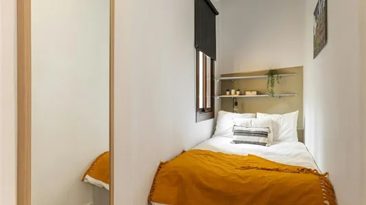 Rooms in Barcelona Ciutat Vella - photo 2