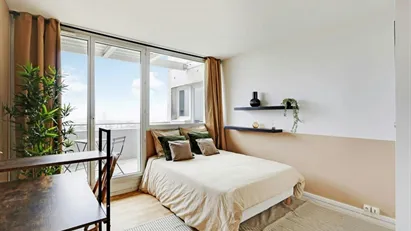 Room for rent in L'Haÿ-les-Roses, Île-de-France