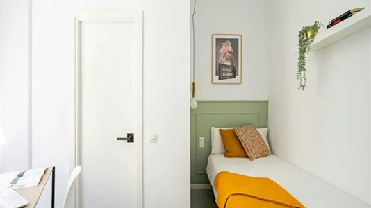 Rooms in Madrid Centro - photo 8