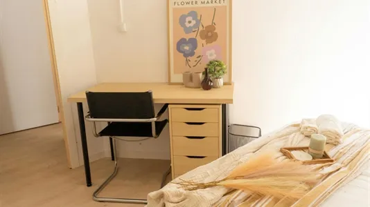 Rooms in Barcelona Ciutat Vella - photo 2
