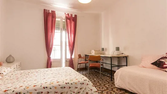 Rooms in Barcelona Ciutat Vella - photo 2