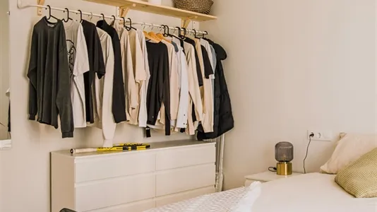 Rooms in Barcelona Eixample - photo 4