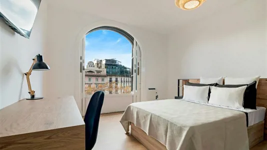 Rooms in Barcelona Eixample - photo 2