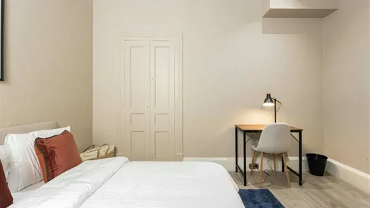 Rooms in Barcelona Ciutat Vella - photo 3