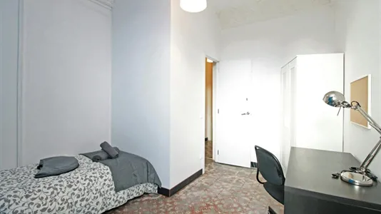 Rooms in Barcelona Ciutat Vella - photo 3