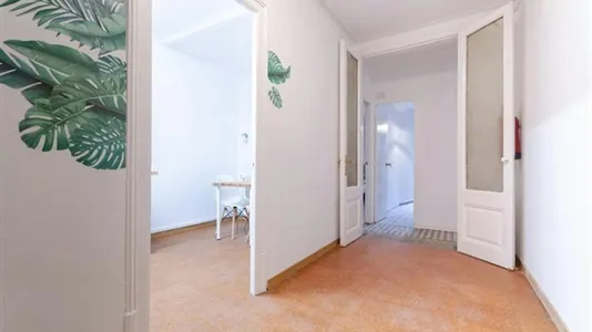 Rooms in Barcelona Eixample - photo 8