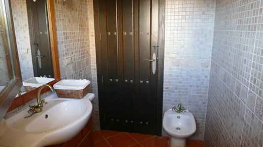 Rooms in Castellanos de Villiquera - photo 5