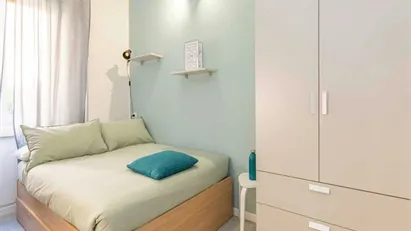Room for rent in Milano Zona 8 - Fiera, Gallaratese, Quarto Oggiaro, Milan