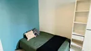 Room for rent, Lyon, Auvergne-Rhône-Alpes, &lt;span class=&quot;blurred street&quot; onclick=&quot;ProcessAdRequest(13421302)&quot;&gt;&lt;span class=&quot;hint&quot;&gt;See streetname&lt;/span&gt;[xxxxxxxxxxxxx]&lt;/span&gt;