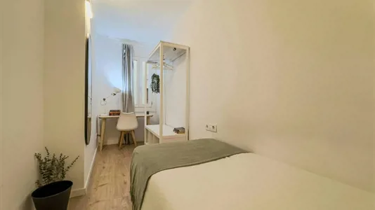 Rooms in Barcelona Ciutat Vella - photo 2