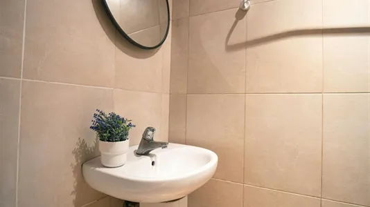 Rooms in Barcelona Ciutat Vella - photo 7
