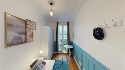 Room for rent in L'Haÿ-les-Roses, Île-de-France