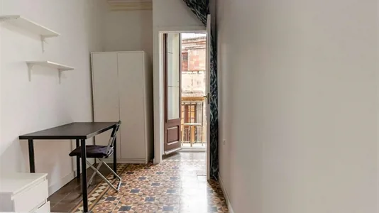 Rooms in Barcelona Ciutat Vella - photo 2