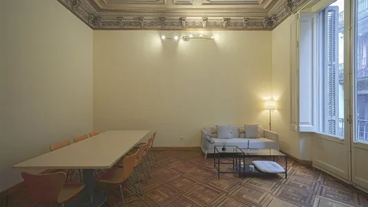 Rooms in Barcelona Ciutat Vella - photo 5