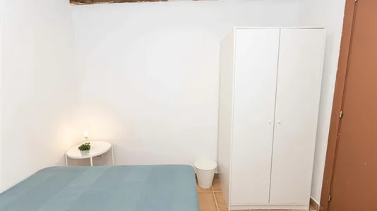 Rooms in Barcelona Ciutat Vella - photo 2