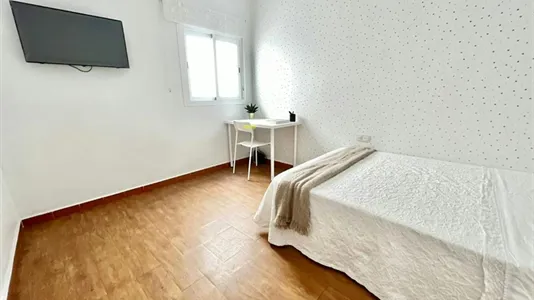 Rooms in Santiponce - photo 4