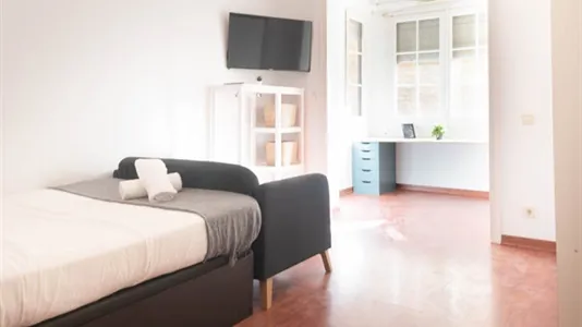 Rooms in Barcelona Eixample - photo 4
