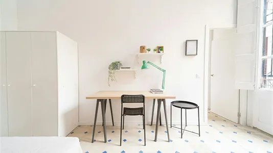 Rooms in Barcelona Ciutat Vella - photo 4