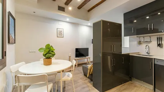 Rooms in Barcelona Ciutat Vella - photo 8