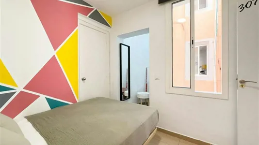 Rooms in Barcelona Ciutat Vella - photo 2