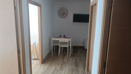 Rooms in Almería - photo 9