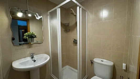 Rooms in El Encinar de los Reyes - photo 10