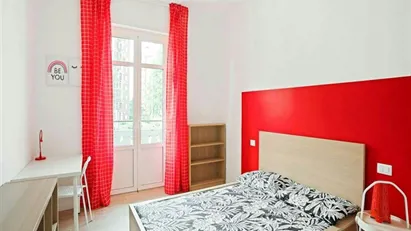 Room for rent in Milano Zona 6 - Barona, Lorenteggio, Milan