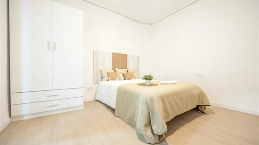 Rooms in el Camí de Vera - photo 3