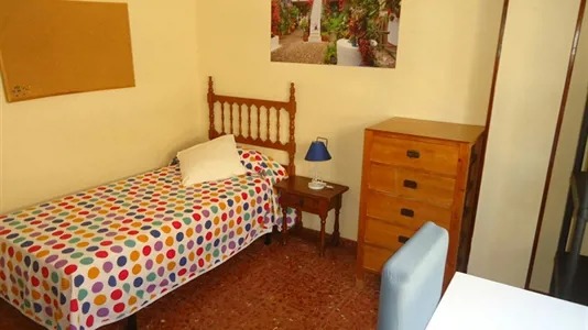 Rooms in Córdoba - photo 2