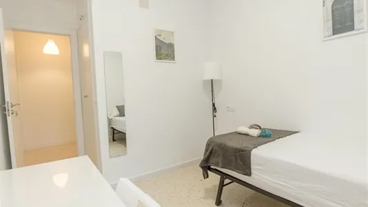 Rooms in Málaga - photo 4