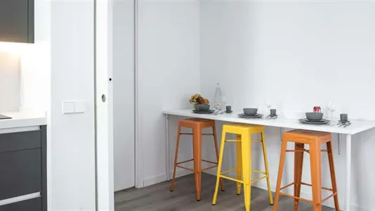 Rooms in Barcelona Ciutat Vella - photo 9