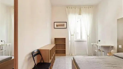 Room for rent in Milano Zona 6 - Barona, Lorenteggio, Milan