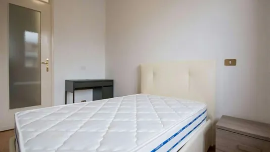 Rooms in Milano Zona 2 - Stazione Centrale, Gorla, Turro, Greco, Crescenzago - photo 2