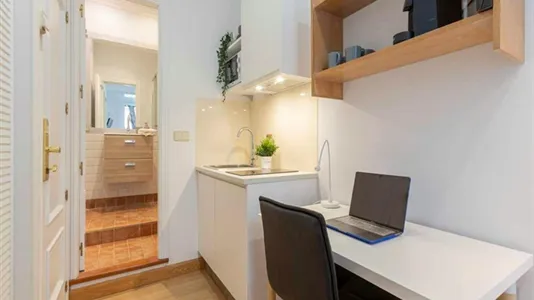 Rooms in Madrid Centro - photo 4
