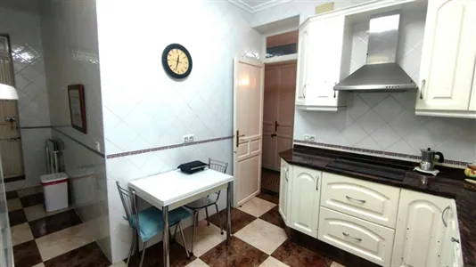 Rooms in Almería - photo 4