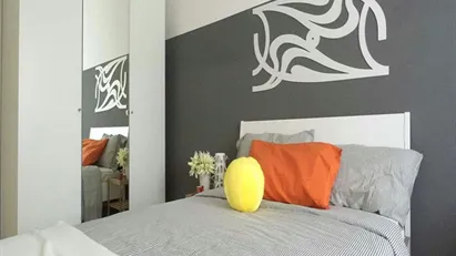 Room for rent in Milano Zona 8 - Fiera, Gallaratese, Quarto Oggiaro, Milan