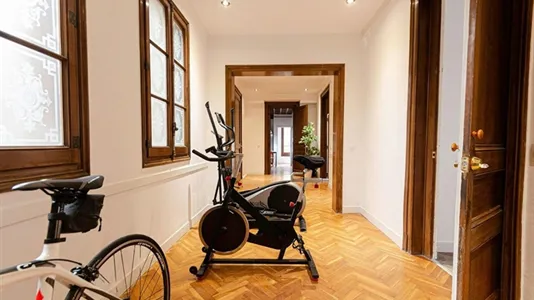 Rooms in Barcelona Ciutat Vella - photo 8