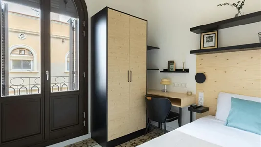 Apartments in Barcelona Eixample - photo 3