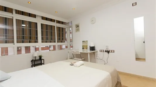 Rooms in Málaga - photo 4