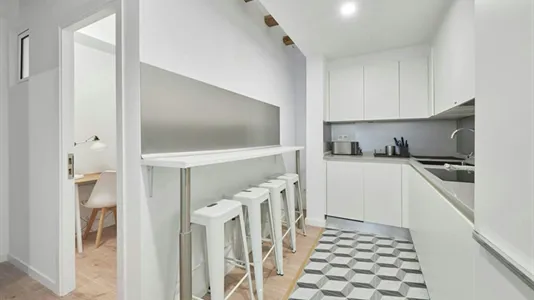 Rooms in Barcelona Ciutat Vella - photo 7
