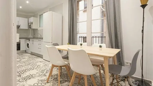 Rooms in Barcelona Ciutat Vella - photo 5