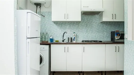 Rooms in Barcelona Ciutat Vella - photo 4