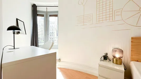 Rooms in Barcelona Ciutat Vella - photo 3