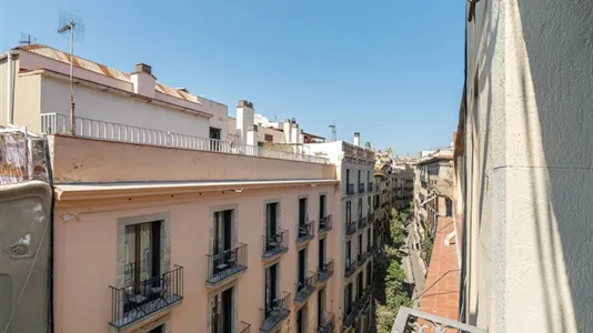 Rooms in Barcelona Ciutat Vella - photo 4