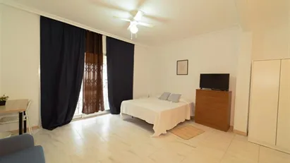 Room for rent in Hacienda de Su Eminencia, Andalucía