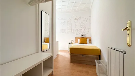 Rooms in Barcelona Ciutat Vella - photo 3