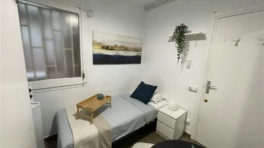 Rooms in Barcelona Sants-Montjuïc - photo 3