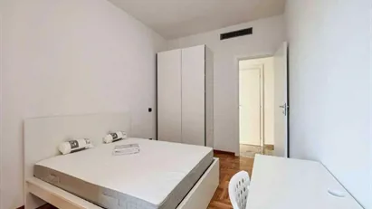 Room for rent in Milano Zona 6 - Barona, Lorenteggio, Milan